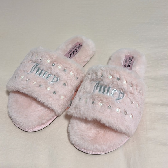 Soft Pink Juicy Couture Slippers💗 - Picture 2 of 7